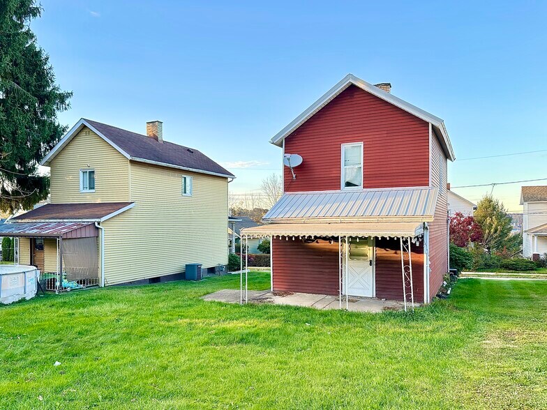 Building Photo - 105 W Chartes St