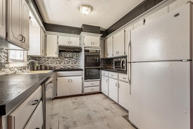 Building Photo - 3204 SE 19th St