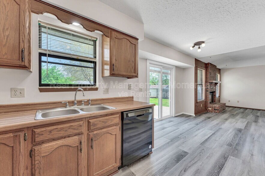 Building Photo - 2240 S Kansas Ave