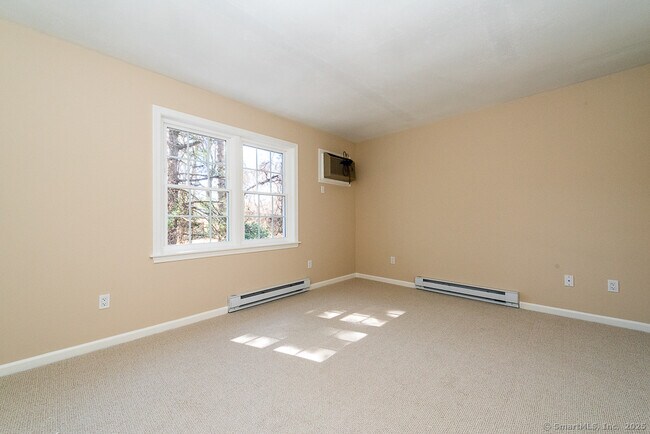 Building Photo - 16 Brantwood Dr