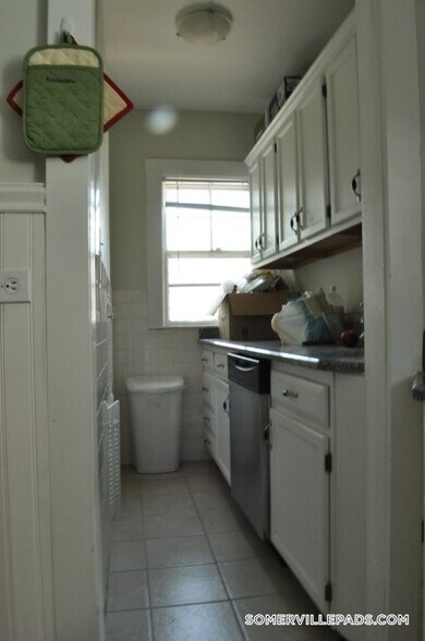 Building Photo - 10 Evergreen Ave