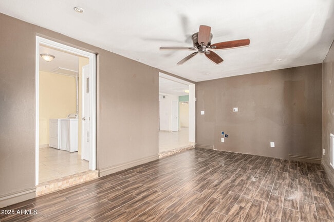 Building Photo - 3823 W Lawrence Rd