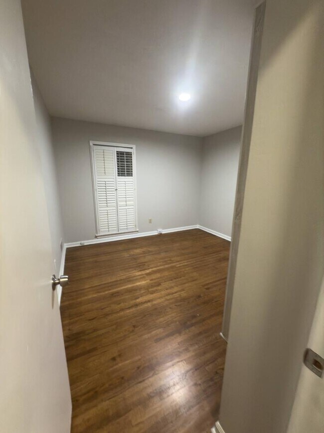 Building Photo - 964 Ridgewood Cir