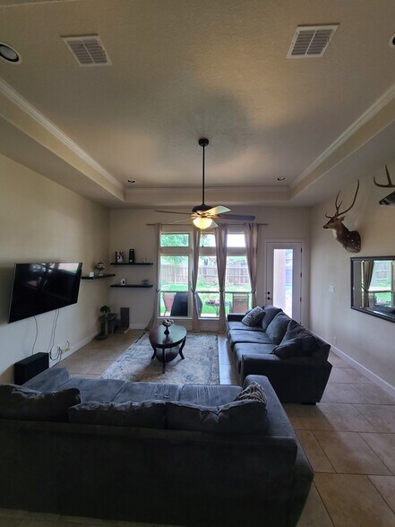 Building Photo - 15508 Fox Ln