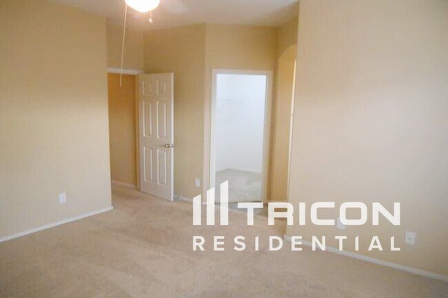 Building Photo - 7215 S 38th Dr