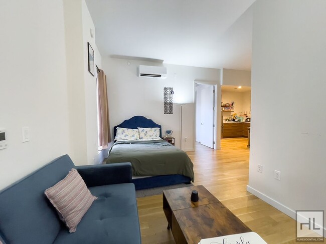 Building Photo - Stylish and Modern 1-Bed 1-Bath with Priva...