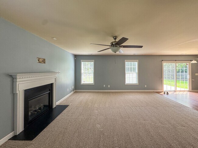 Building Photo - Beautifully Maintained 3 Bed 2.5 Bath West Gate Home