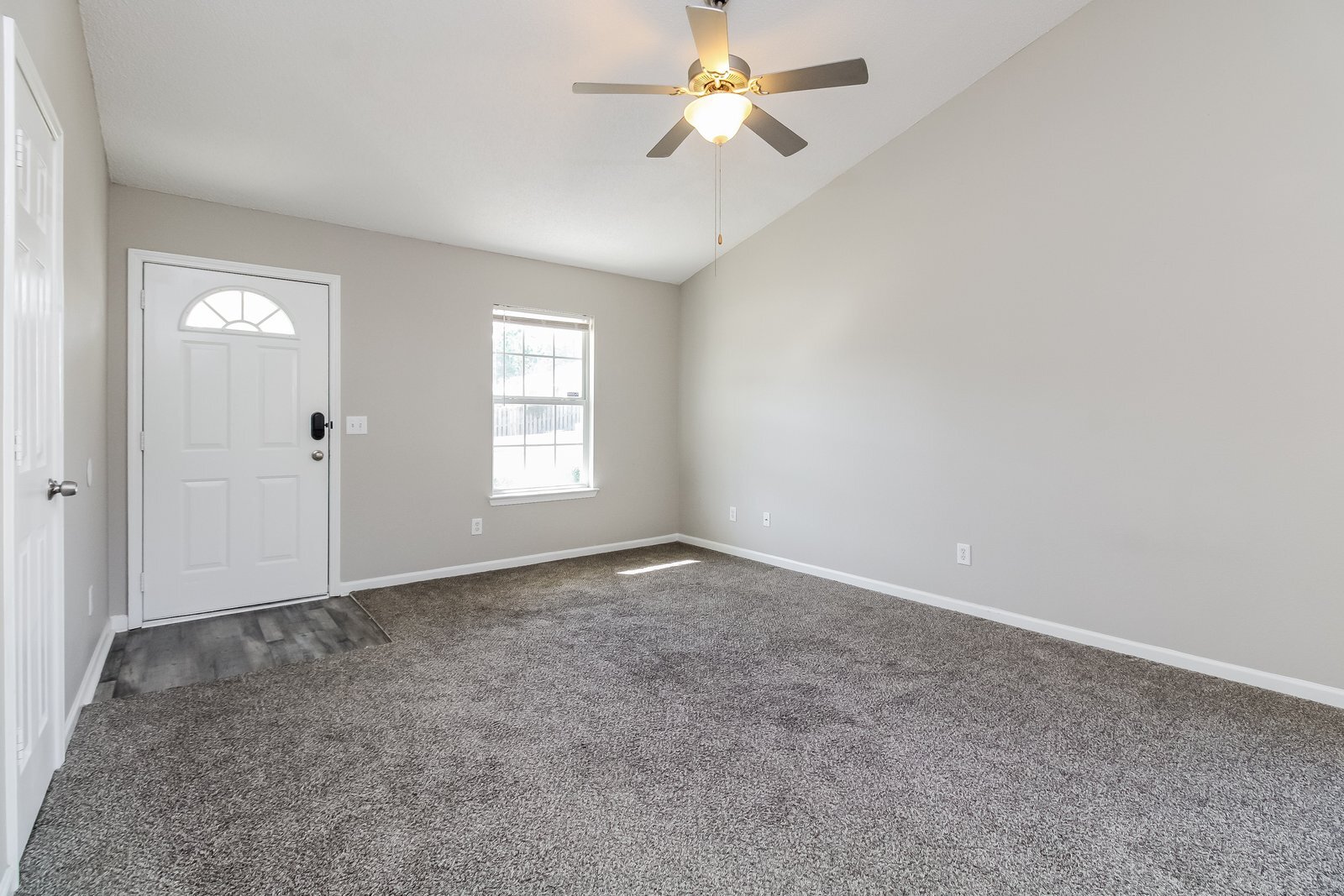 Building Photo - 406 Wincrest Ln