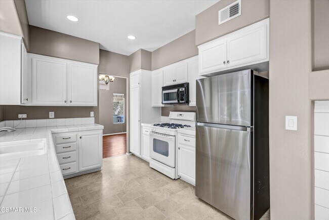 Building Photo - 4759 Rhapsody Dr