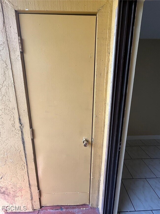 Building Photo - 2845 Winkler Ave