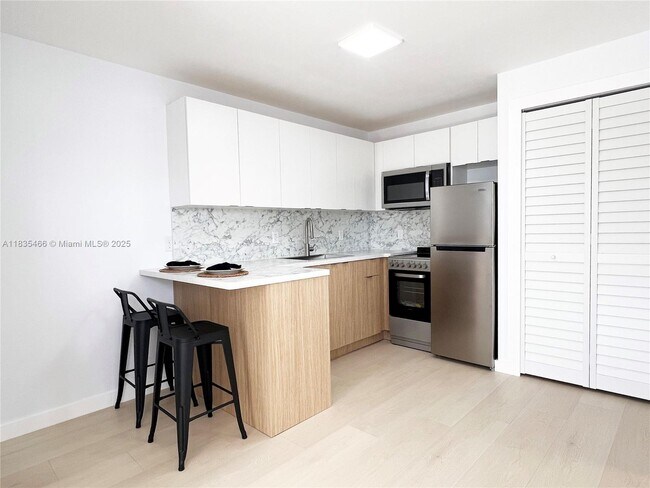 Building Photo - 2555 SW 67th Ave