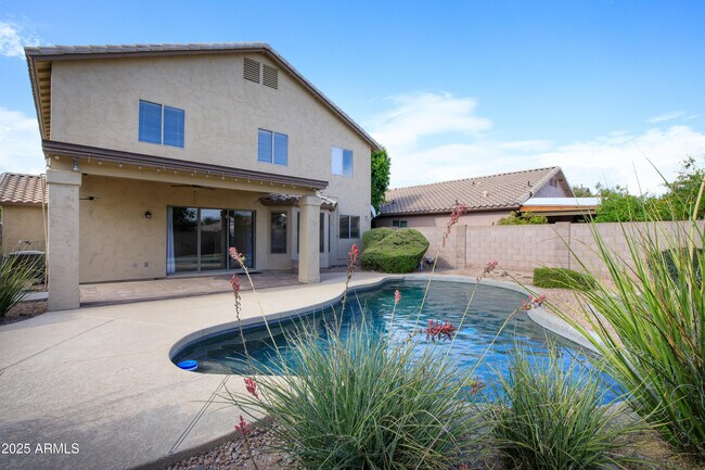 Building Photo - 9643 E Sheena Dr