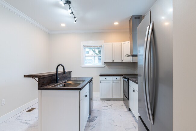 Building Photo - 1287 E Harper Ave