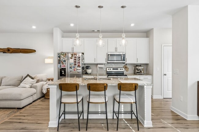 Building Photo - 140 Jackson Alan Dr