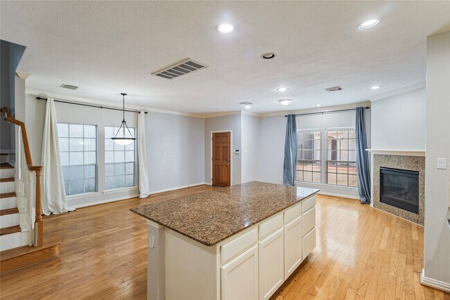 Building Photo - 7135 Harmony Cove