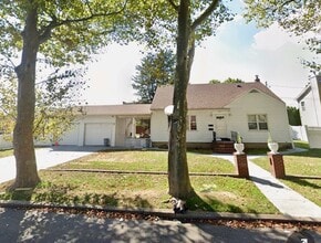 Building Photo - 80 E 1st St