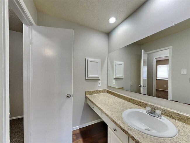 Building Photo - 4823 Ingleside Ct