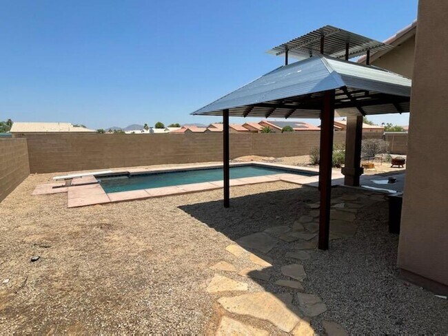 Building Photo - 4 BED POOL HOME!