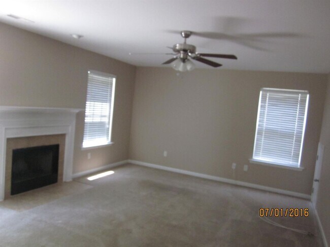 Building Photo - Gorgeous home in the Windhaven Shores Subd...