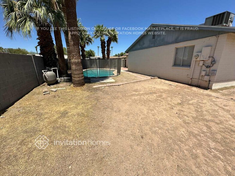 Building Photo - 5620 S La Rosa Dr