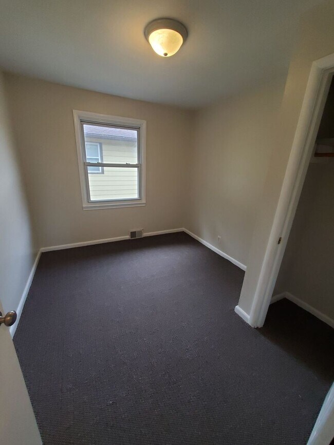 Building Photo - 4605-4607 W. Villard Ave. (Duplex)