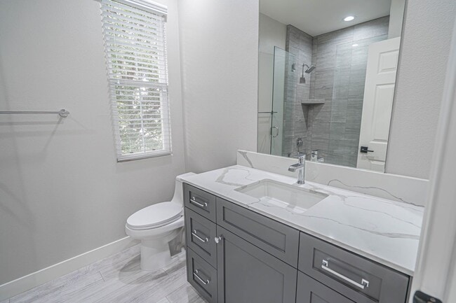 Building Photo - Woodland 3 Bedroom Home for Rent in Valencia!