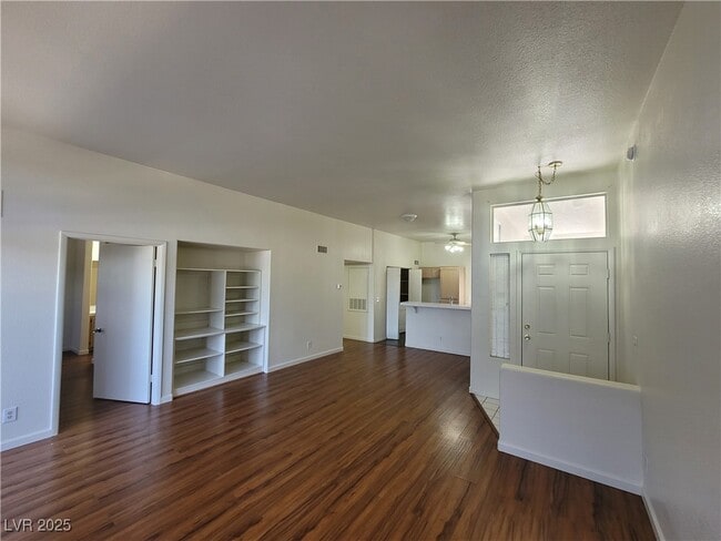 Building Photo - 3125 N Buffalo Dr