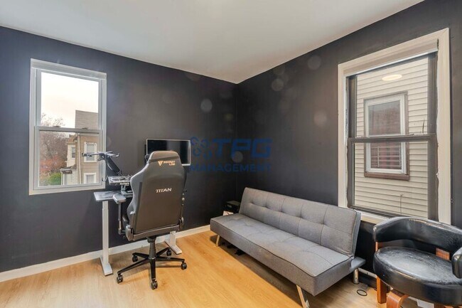 Building Photo - 211 Park Ave