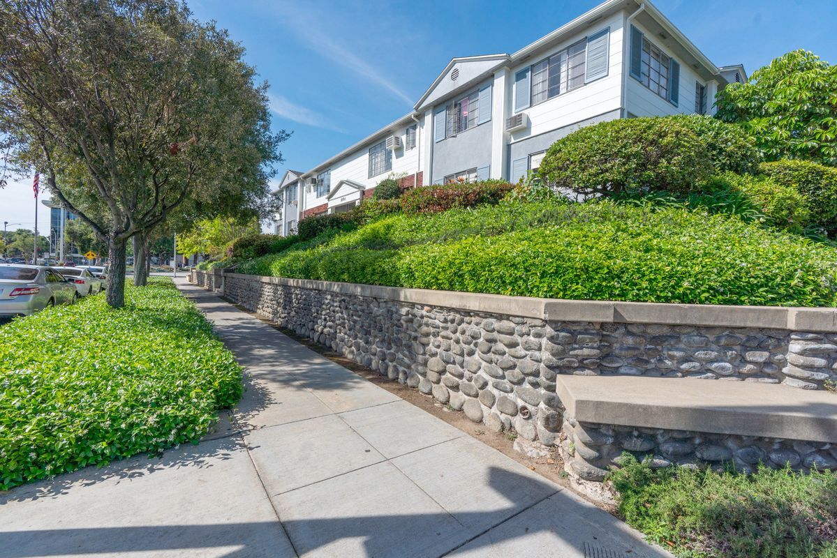 Building Photo - 1801 Fair Oaks Ave