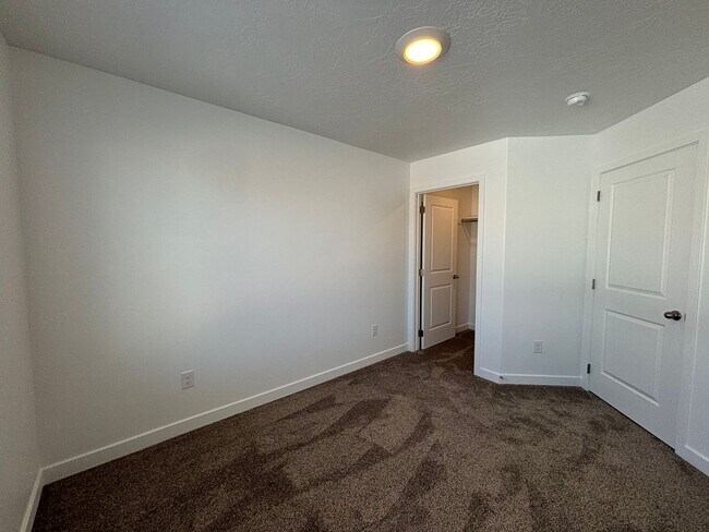 Building Photo - 1361 Pole Crk Ln