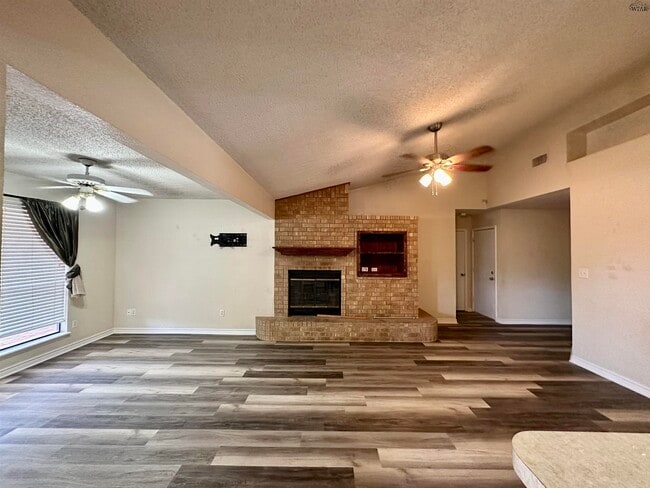 Building Photo - 2 Bayberry Ct