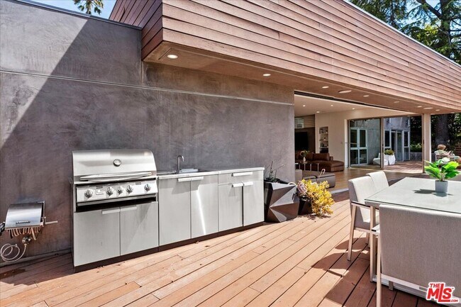 Building Photo - 3567 Woodcliff Rd