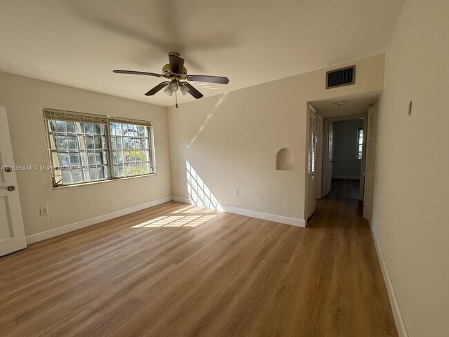 Building Photo - 1421 SW 37th Ave