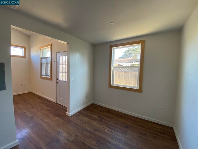 Building Photo - 624 40th St