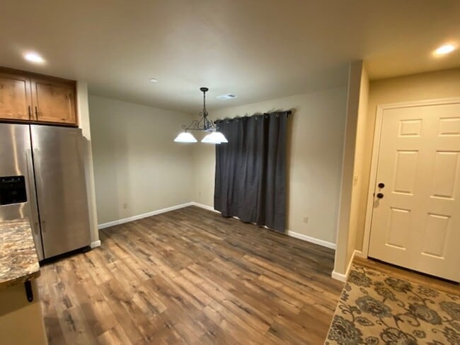 Building Photo - Simply gorgeous 3/2 with 2 car garage, dog...