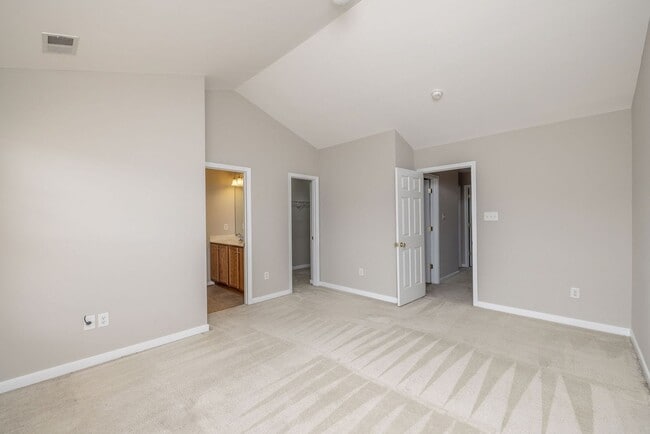 Building Photo - Well-maintained townhouse in Richmond