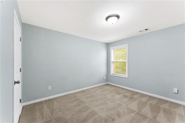 Building Photo - 3803 Manor View