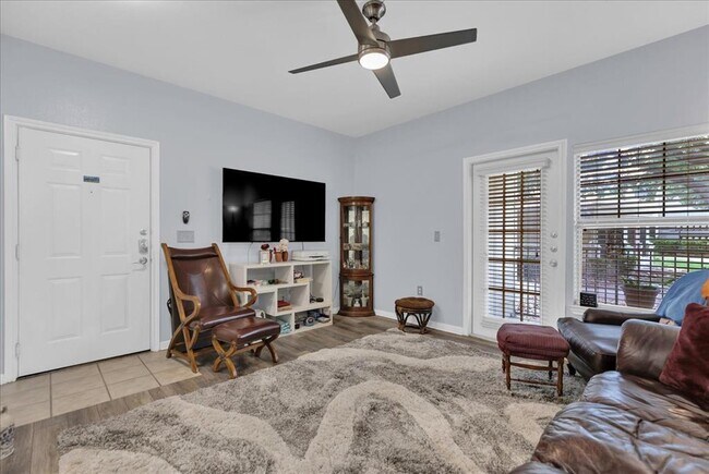 Building Photo - 2320 Gracy Farms Ln