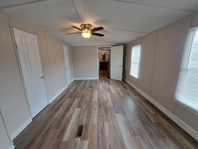 Building Photo - Remodeled 2BR/2BA mobile home off Pine For...