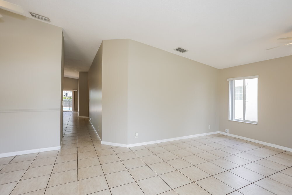 Building Photo - 1414 E Harmony Lake Cir
