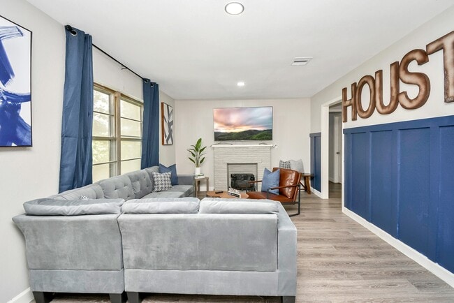 Building Photo - 4710 Paradise Ln