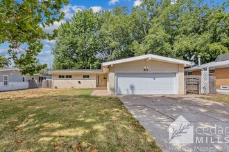 Building Photo - 811 N Chipper Ln