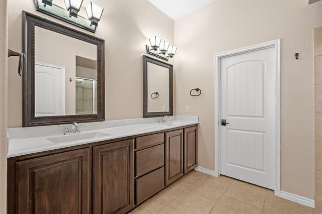 Building Photo - 1810 Sanderlain Ln