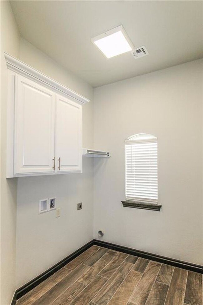 Building Photo - 4001 Sam Gordon Dr