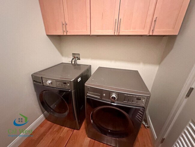 Building Photo - $7995 - Executive 4 bed, 3 full bath, Palo...