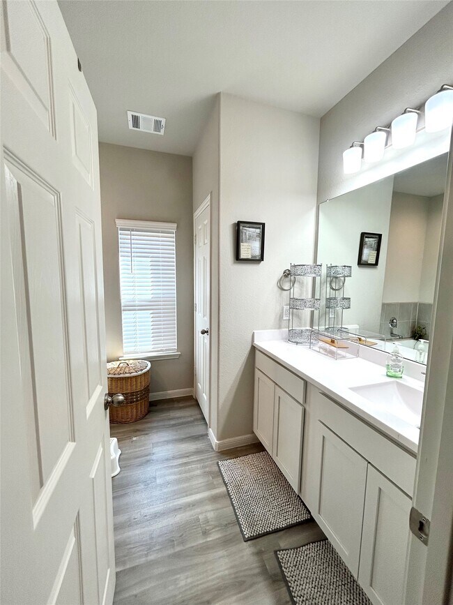 Building Photo - 19835 Capri Shrs Ln