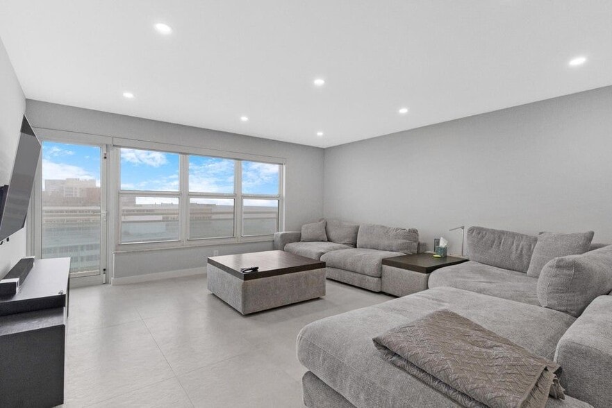 Building Photo - 3900 Galt Ocean Dr