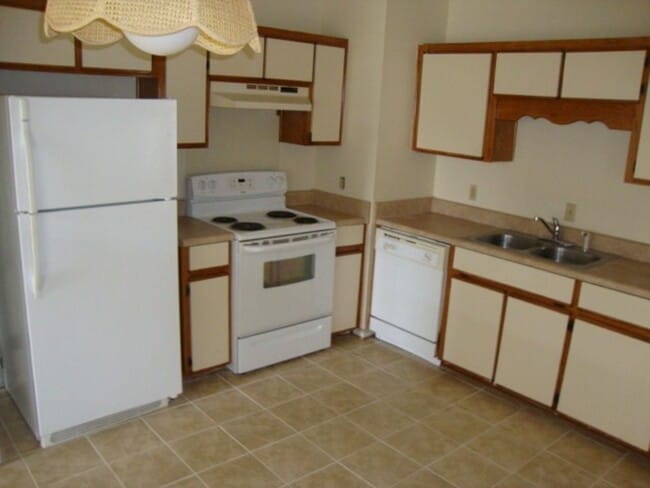 Building Photo - 930 Piercefield Dr