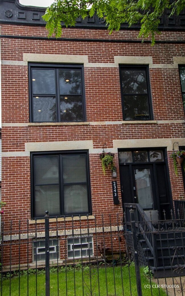 Building Photo - 2343 W Grenshaw St