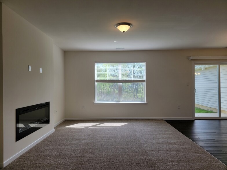 Building Photo - 62 Rollins Ln